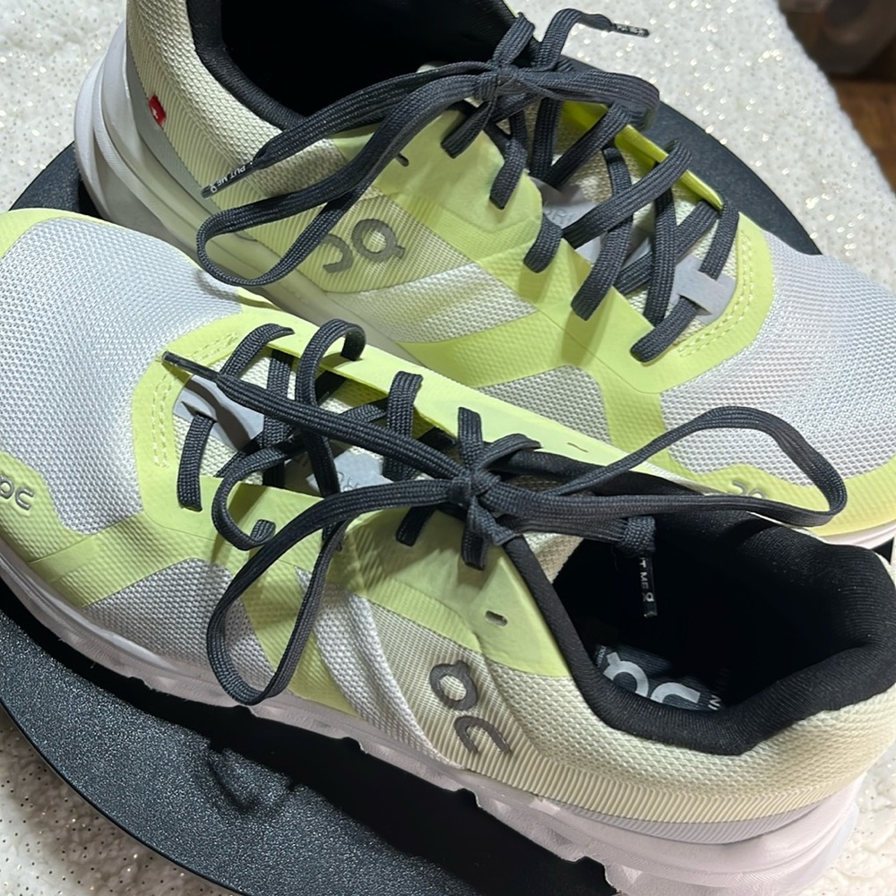 On Cloudrunner Women's sneakers great for running, walking and NWOT